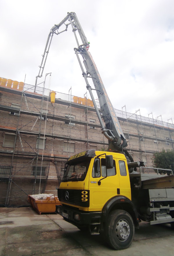camion-grua-fachada